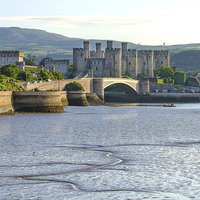 Buy canvas prints of  Conwy Castle by Rick Lindley