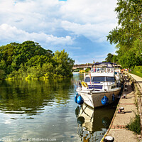 Buy canvas prints of On The Thames Path At Goring  by Ian Lewis