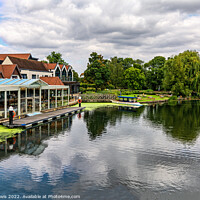 Buy canvas prints of The Swan at Streatley  on Thames by Ian Lewis