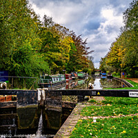Buy canvas prints of Kintbury Lock on the K & A Canal by Ian Lewis