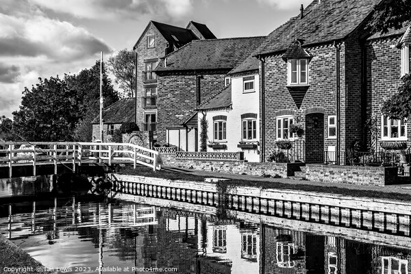 Picturesque Canalside Cottages in Newbury Picture Board by Ian Lewis