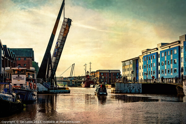 Heading South From Gloucester Docks Picture Board by Ian Lewis
