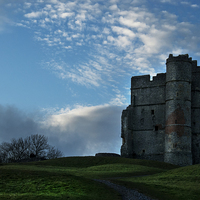 Buy canvas prints of Donnington Castle Newbury by Ian Lewis
