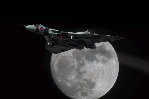 Avro Vulcan XH588 _Vulcan Moon. Picture Board by Rob Lester