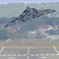 Buy canvas prints of   Vulcan To The Skies - Farnborough 2014 1 by Colin Williams Photography