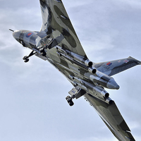 Buy canvas prints of  Vulcan XH558 takes off at Farnborough 2014 by Colin Williams Photography