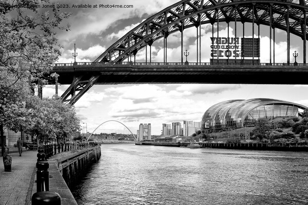 Newcastle Quayside in Black and White. Picture Board by Jim Jones