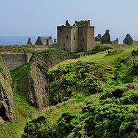 Buy canvas prints of  dunnottar castle  by dale rys (LP)
