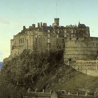 Buy canvas prints of  edinburgh castle     by dale rys (LP)