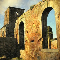 Buy canvas prints of  ruin church,north berwick by dale rys (LP)