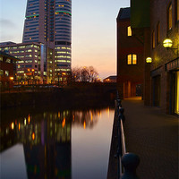 Buy canvas prints of Bridgewater Place & River Aire, Leeds by Darren Galpin