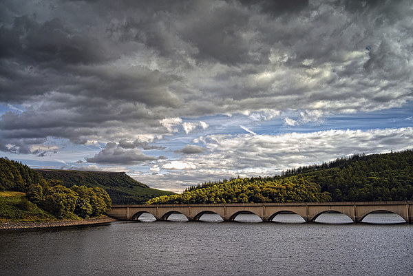 Stormy Clouds over Ladybower  Picture Board by Darren Galpin