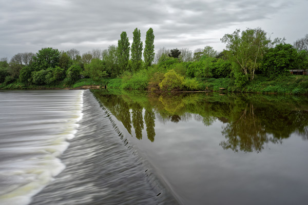 Severn Weir at Tewkesbury                          Picture Board by Darren Galpin