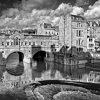 Buy canvas prints of Pulteney Bridge & River Avon in Bath by Darren Galpin