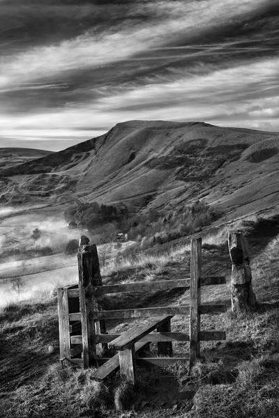 Footpath To Mam Tor                               Picture Board by Darren Galpin