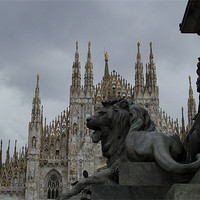 Buy canvas prints of Milan Duomo by Lee Silva